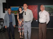 В Баку открылась выставка Марьям Гасановой "Хары бюльбюль – цветок мира и любви" (ФОТО)