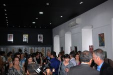 В Баку открылась выставка Марьям Гасановой "Хары бюльбюль – цветок мира и любви" (ФОТО)