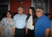 В Баку открылась выставка Марьям Гасановой "Хары бюльбюль – цветок мира и любви" (ФОТО)