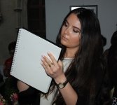 В Баку открылась выставка Марьям Гасановой "Хары бюльбюль – цветок мира и любви" (ФОТО)