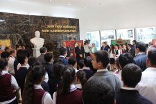 В Хызы открылась выставка Кямала Ахмеда "Краски родного края" (ФОТО)