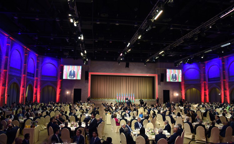 Президент Азербайджана и его супруга приняли участие в официальном приеме по случаю Дня Республики (ФОТО)