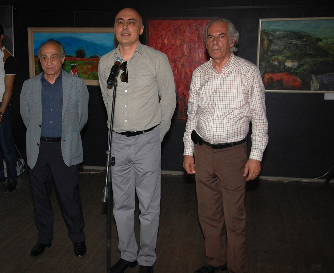 В Баку открылась выставка Марьям Гасановой "Хары бюльбюль – цветок мира и любви" (ФОТО)