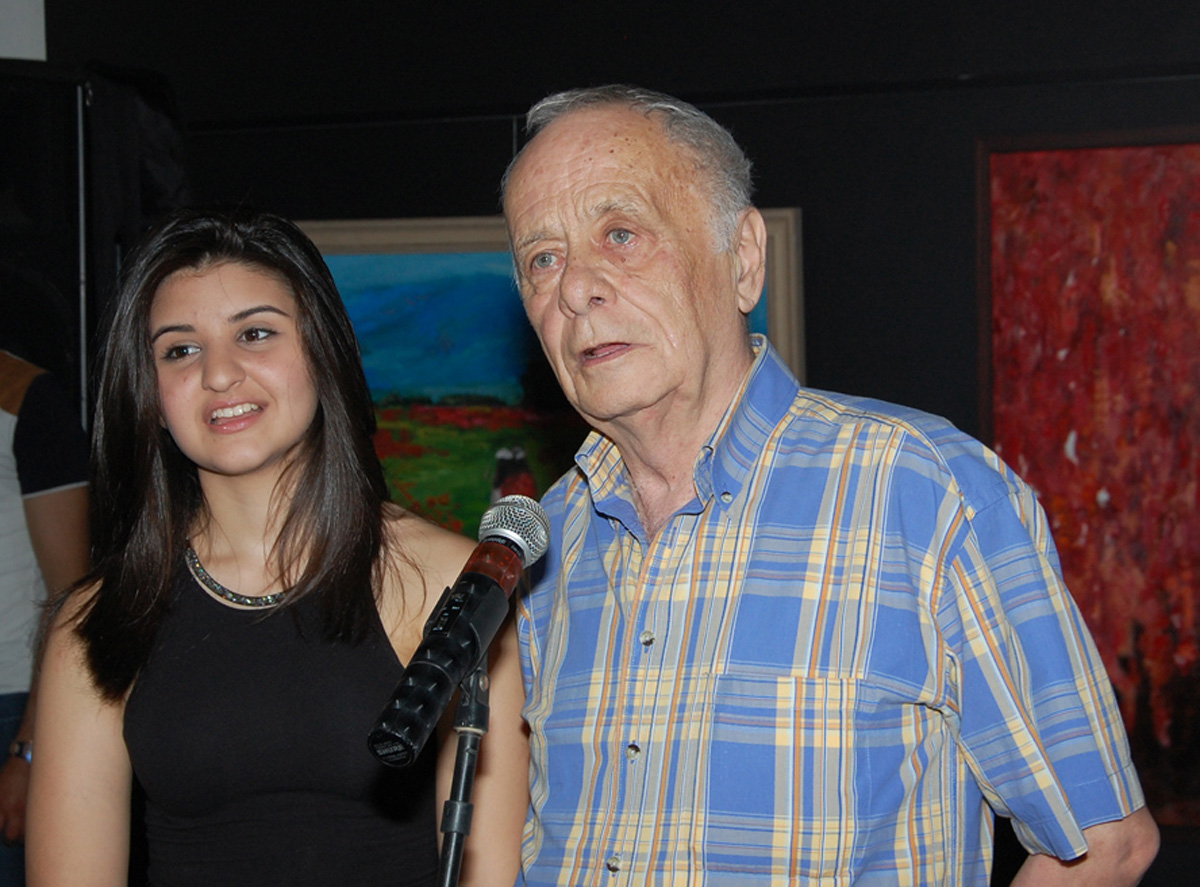 В Баку открылась выставка Марьям Гасановой "Хары бюльбюль – цветок мира и любви" (ФОТО)