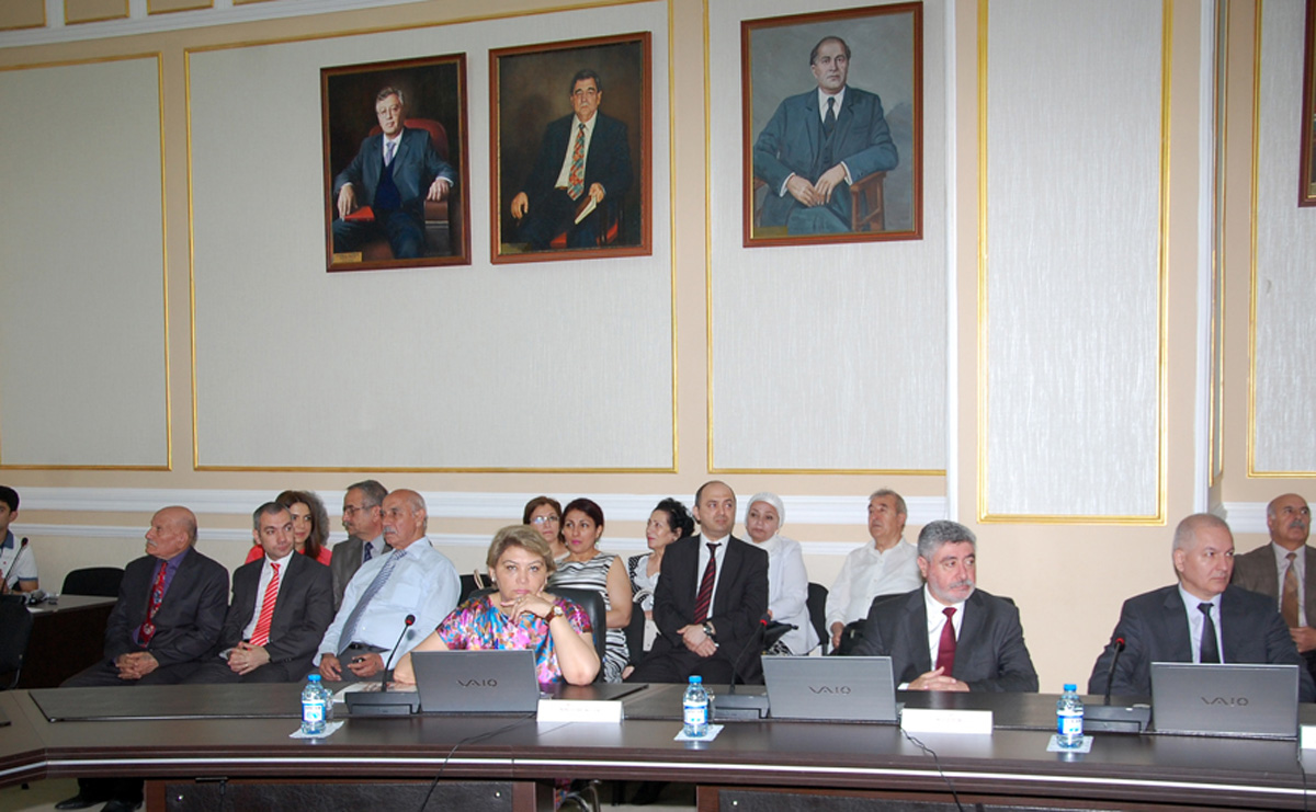 В Академии наук Азербайджана состоялась церемония презентации книги Рамиза Мехтиева «Надир шах Афшар: дипломатическая переписка» (ФОТО)