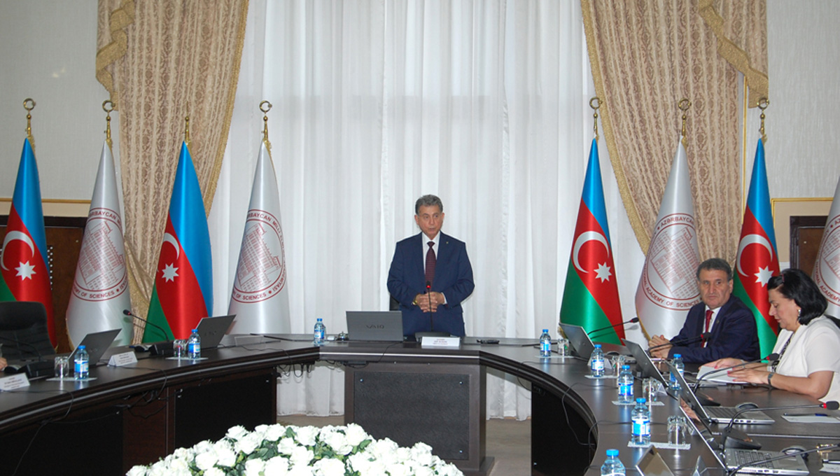 В Академии наук Азербайджана состоялась церемония презентации книги Рамиза Мехтиева «Надир шах Афшар: дипломатическая переписка» (ФОТО)
