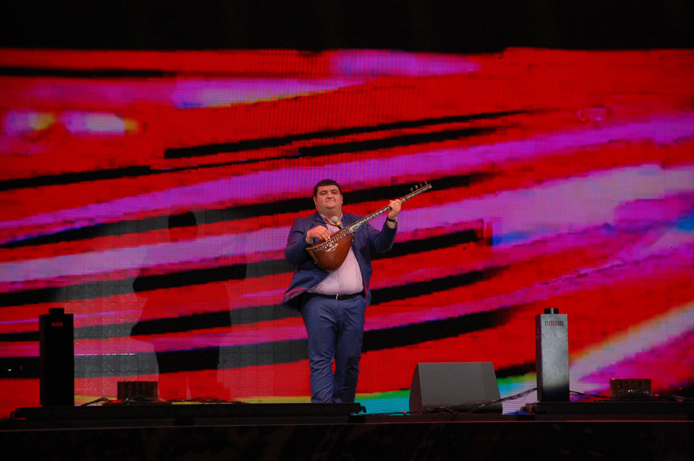 В Баку состоялись праздничный концерт и фейерверк в связи с Днем Республики (ФОТО)