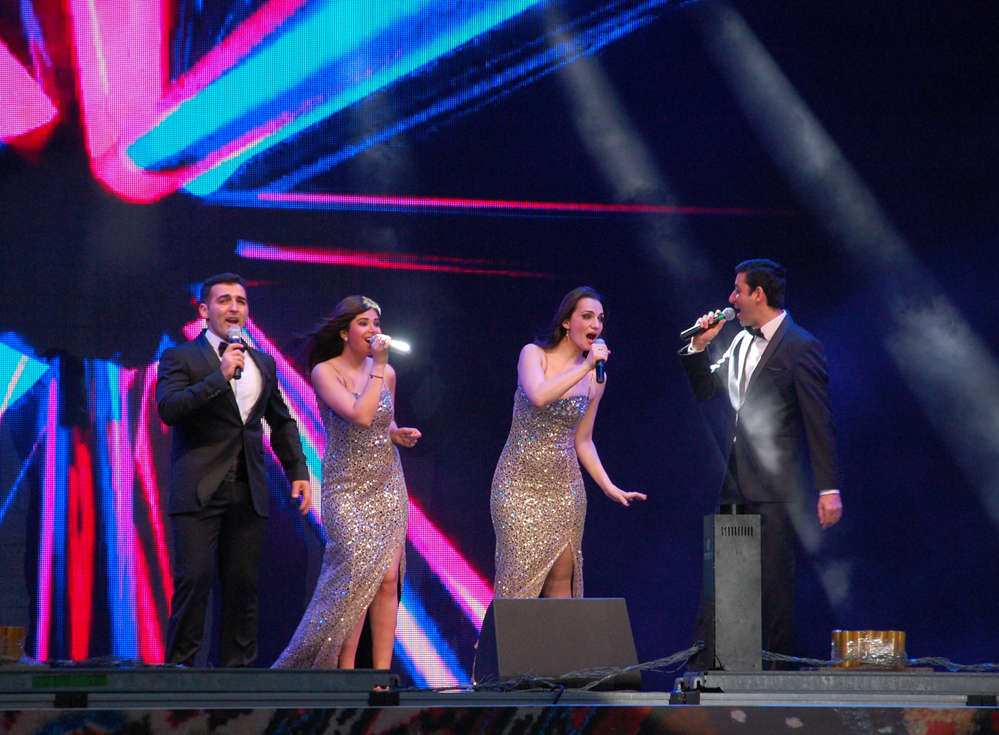 В Баку состоялись праздничный концерт и фейерверк в связи с Днем Республики (ФОТО)