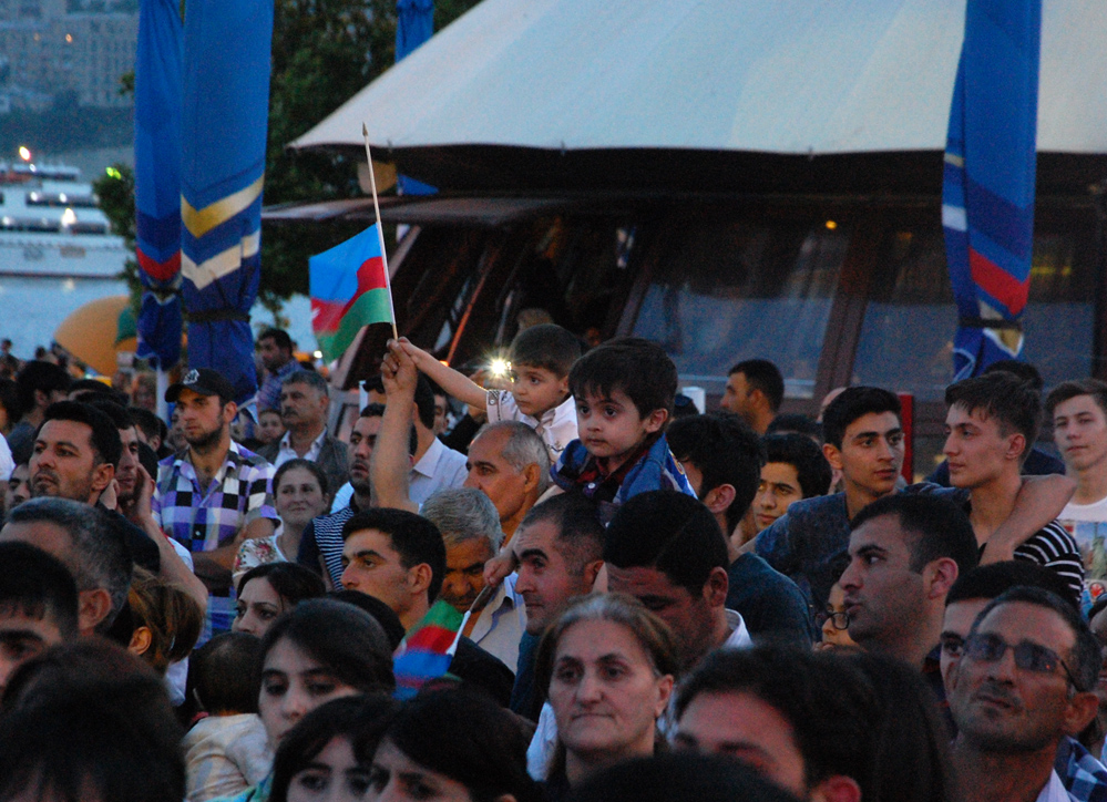 В Баку состоялись праздничный концерт и фейерверк в связи с Днем Республики (ФОТО)