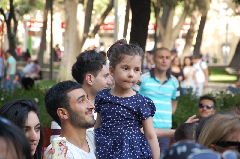 В Баку в преддверии первых Евроигр организована народная сцена İFAM (ФОТО)