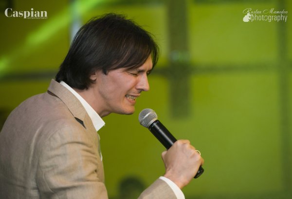 Влад Сташевский подарил Баку ностальгический вечер 90-х (ФОТО)