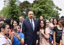 Президент Ильхам Алиев и его супруга приняли участие в открытии бульвара "Белого города" в Баку