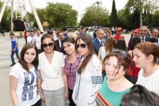 Президент Ильхам Алиев и его супруга приняли участие в открытии бульвара "Белого города" в Баку