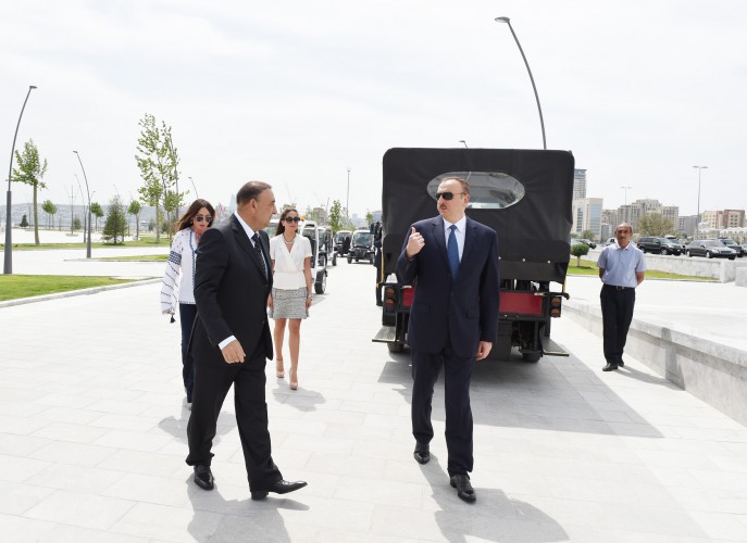 Президент Ильхам Алиев и его супруга приняли участие в открытии бульвара "Белого города" в Баку