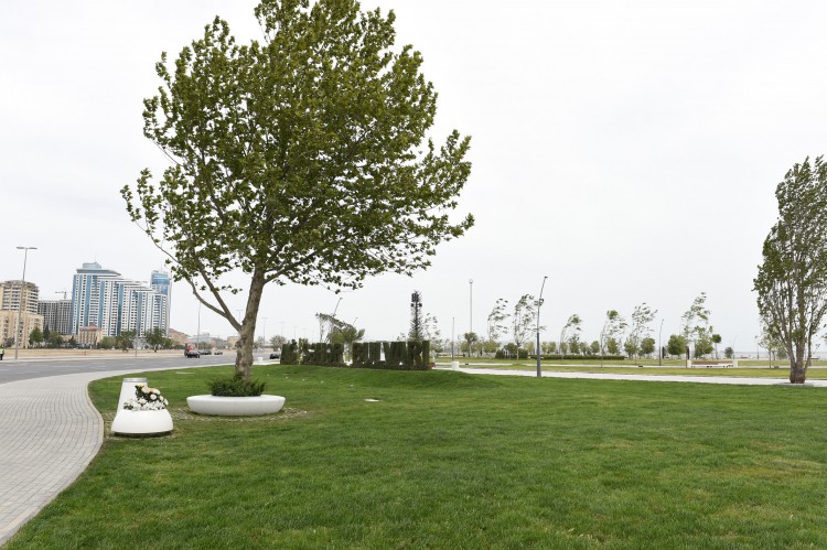 Президент Ильхам Алиев и его супруга приняли участие в открытии бульвара "Белого города" в Баку