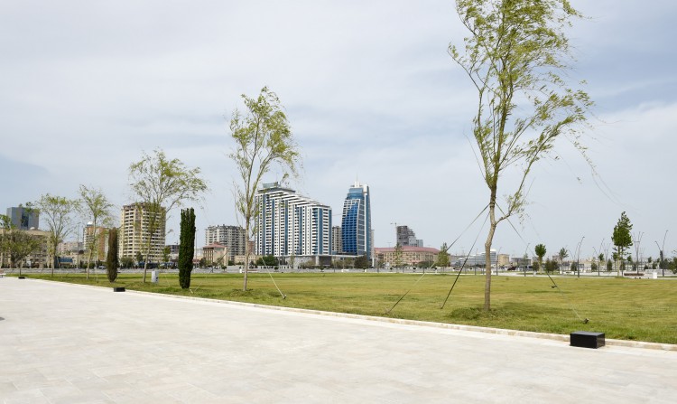 Президент Ильхам Алиев и его супруга приняли участие в открытии бульвара "Белого города" в Баку