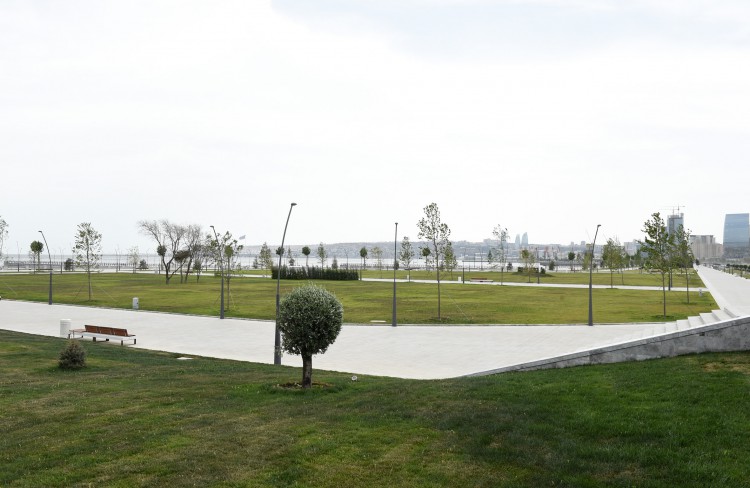 Президент Ильхам Алиев и его супруга приняли участие в открытии бульвара "Белого города" в Баку