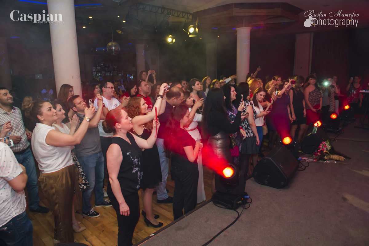 Влад Сташевский подарил Баку ностальгический вечер 90-х (ФОТО)