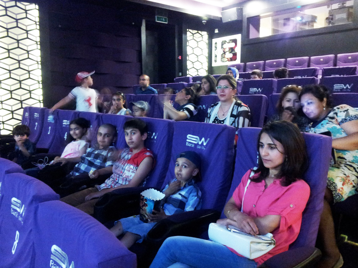 Киноцентр "Низами" провел бесплатный показ мультфильмов (ФОТО)