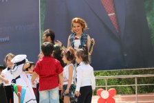 Азербайджанские звезды провели концерт "Мы сами были детьми" (ФОТО)