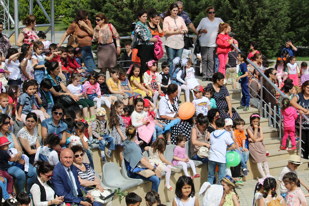 Азербайджанские звезды провели концерт "Мы сами были детьми" (ФОТО)