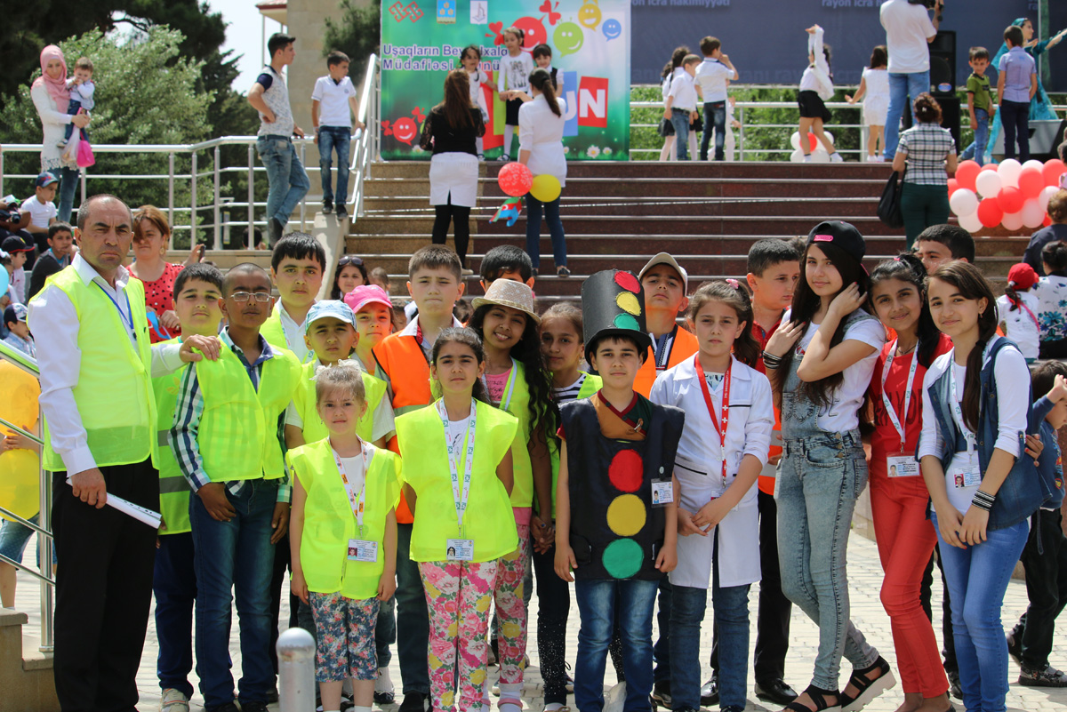 Азербайджанские звезды провели концерт "Мы сами были детьми" (ФОТО)