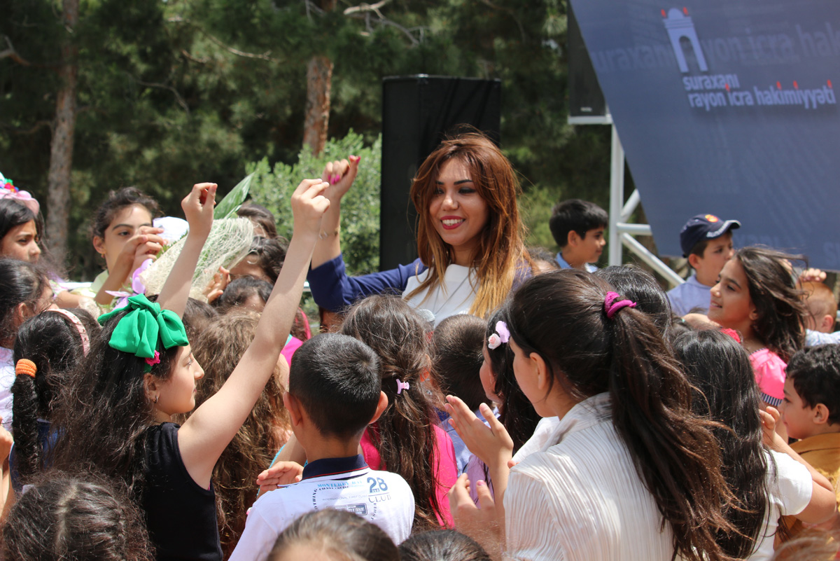 Азербайджанские звезды провели концерт "Мы сами были детьми" (ФОТО)