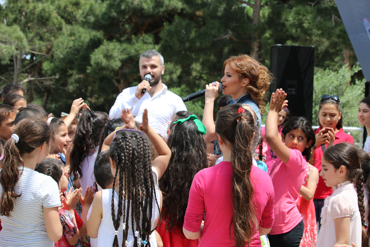 Азербайджанские звезды провели концерт "Мы сами были детьми" (ФОТО)