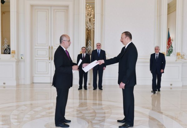 Президент Азербайджана принял верительные грамоты новоназначенного посла Мексики