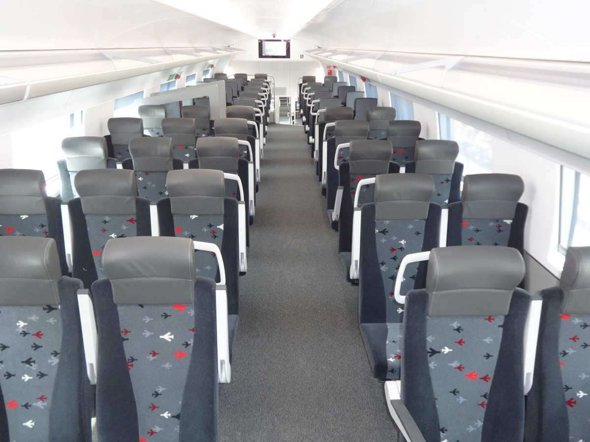 Определяются тарифы на проезд в скоростных поездах в Баку (ФОТО)