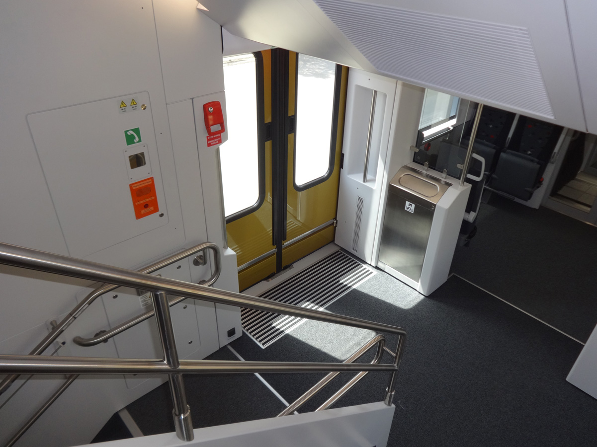 Определяются тарифы на проезд в скоростных поездах в Баку (ФОТО)