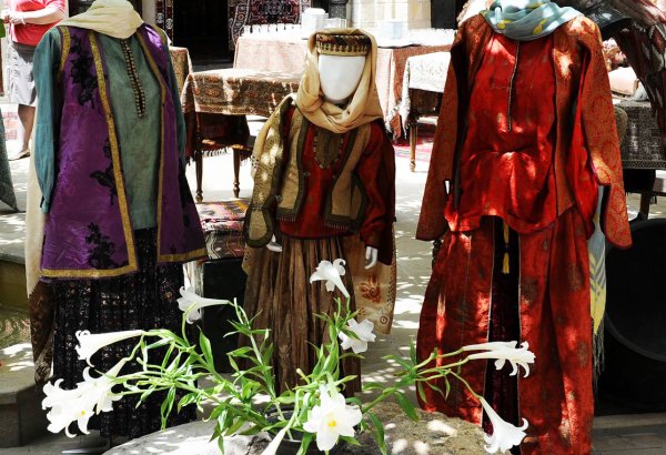 Зрители Евроигр смогут сфотографироваться в национальной азербайджанской одежде