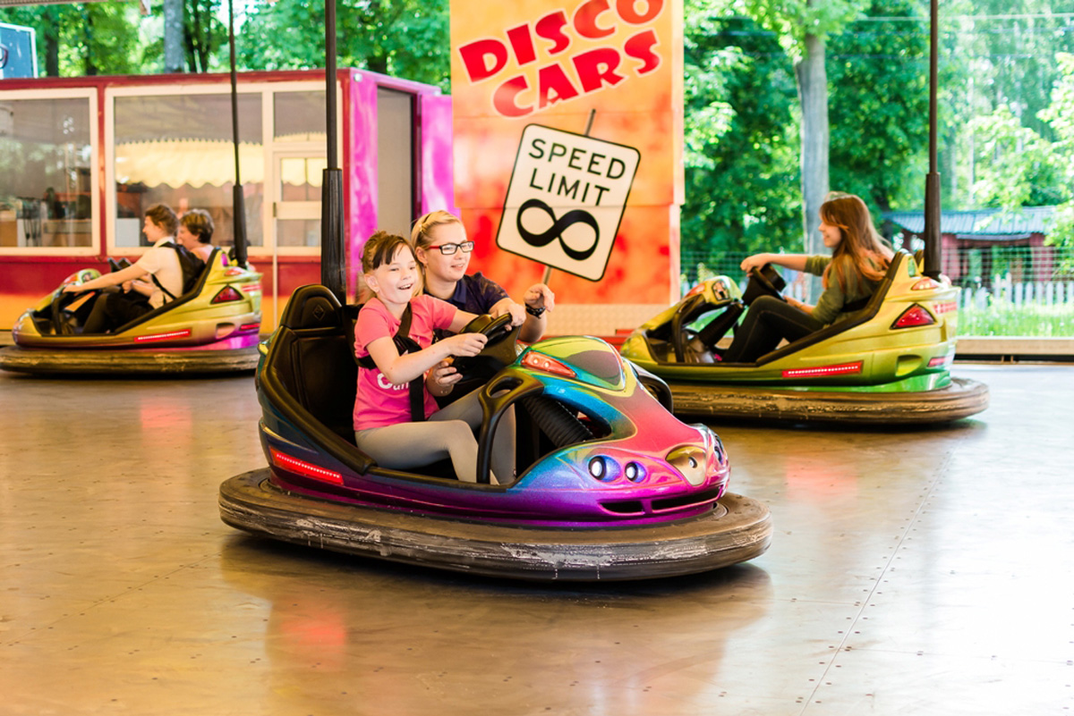 Российские дети-инвалиды нарисовали картины, посвященные Азербайджану и Евроиграм (ФОТО)