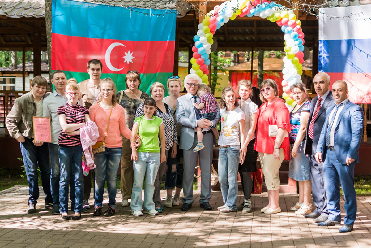 Российские дети-инвалиды нарисовали картины, посвященные Азербайджану и Евроиграм (ФОТО)