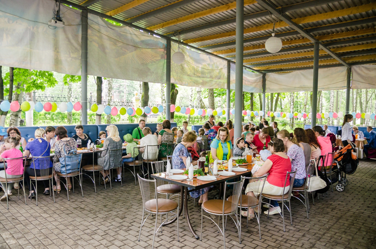 Российские дети-инвалиды нарисовали картины, посвященные Азербайджану и Евроиграм (ФОТО)