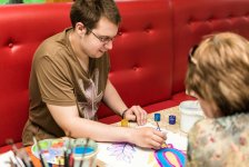 Российские дети-инвалиды нарисовали картины, посвященные Азербайджану и Евроиграм (ФОТО)