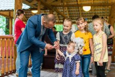 Российские дети-инвалиды нарисовали картины, посвященные Азербайджану и Евроиграм (ФОТО)