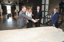 Президент Азербайджана и его супруга приняли участие в открытии Музея каменной летописи (ФОТО)