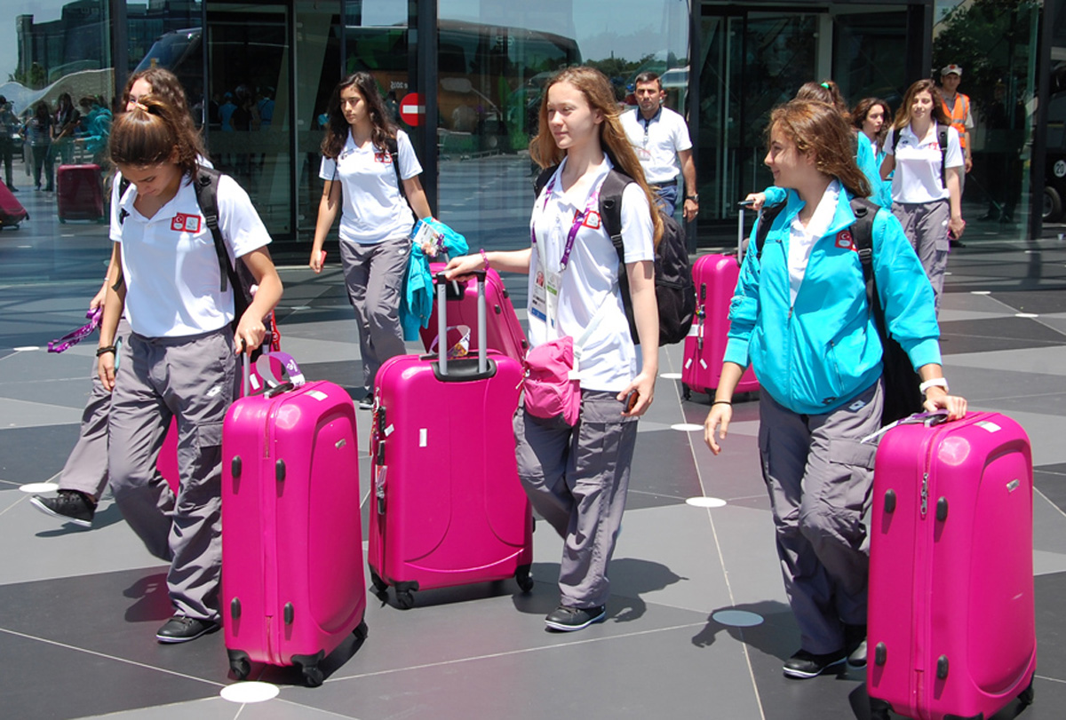 Первая группа турецких спортсменов прибыла в Баку на Евроигры (ФОТО)