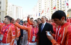 Президент Ильхам Алиев и его супруга встретились со спортсменами, которые представят Азербайджан на первых Европейских играх (ФОТО)