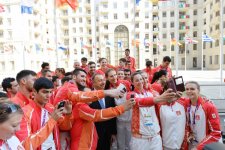 Президент Ильхам Алиев и его супруга встретились со спортсменами, которые представят Азербайджан на первых Европейских играх (ФОТО)