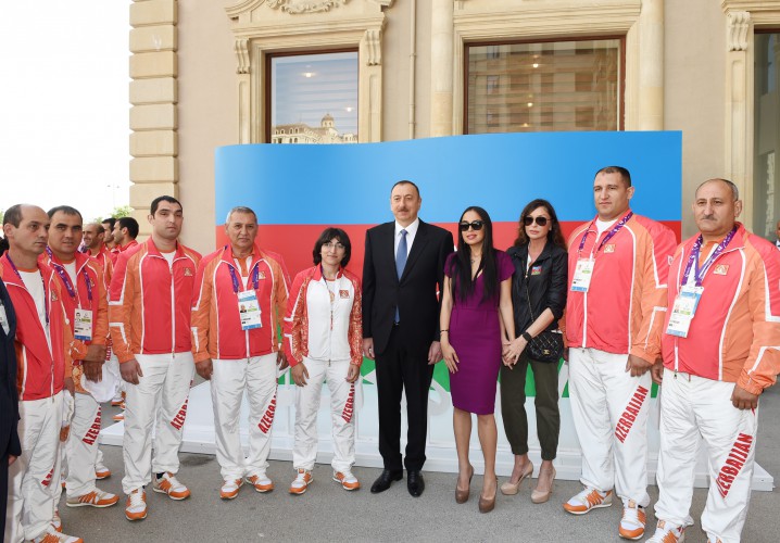 Президент Ильхам Алиев и его супруга встретились со спортсменами, которые представят Азербайджан на первых Европейских играх (ФОТО)