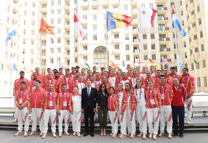 Президент Ильхам Алиев и его супруга встретились со спортсменами, которые представят Азербайджан на первых Европейских играх (ФОТО)