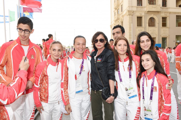 Президент Ильхам Алиев и его супруга встретились со спортсменами, которые представят Азербайджан на первых Европейских играх (ФОТО)