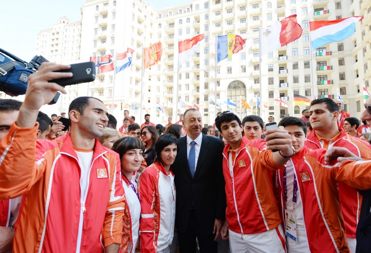 Президент Ильхам Алиев и его супруга встретились со спортсменами, которые представят Азербайджан на первых Европейских играх (ФОТО)