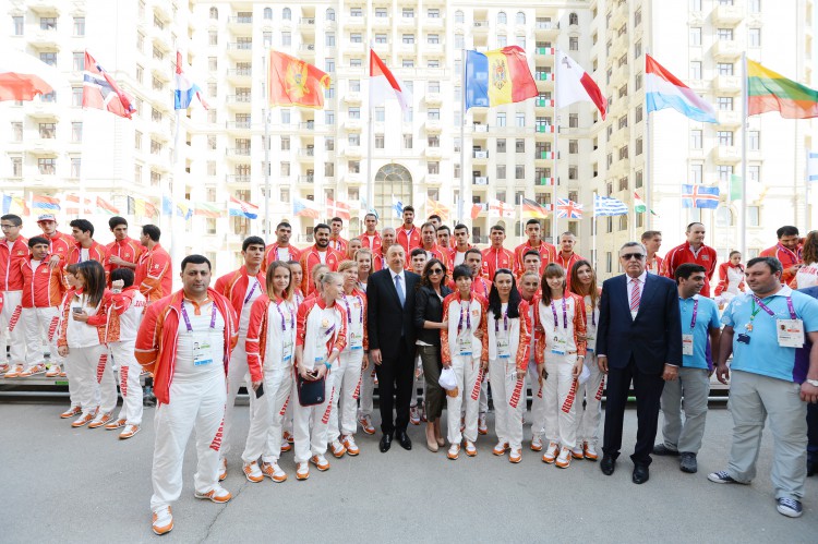 Президент Ильхам Алиев и его супруга встретились со спортсменами, которые представят Азербайджан на первых Европейских играх (ФОТО)