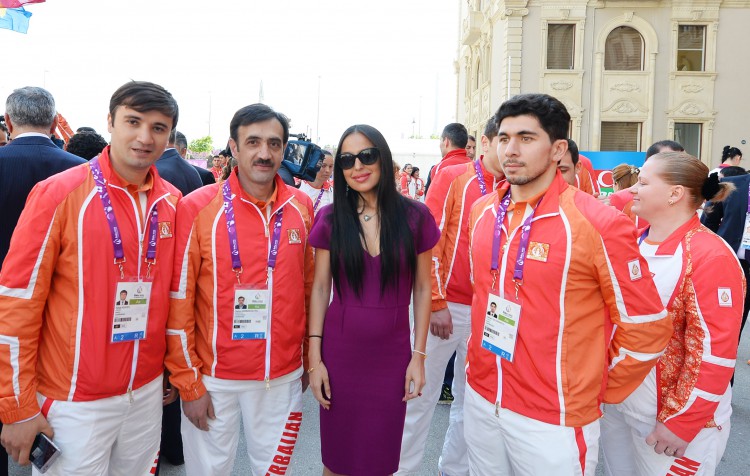 Президент Ильхам Алиев и его супруга встретились со спортсменами, которые представят Азербайджан на первых Европейских играх (ФОТО)