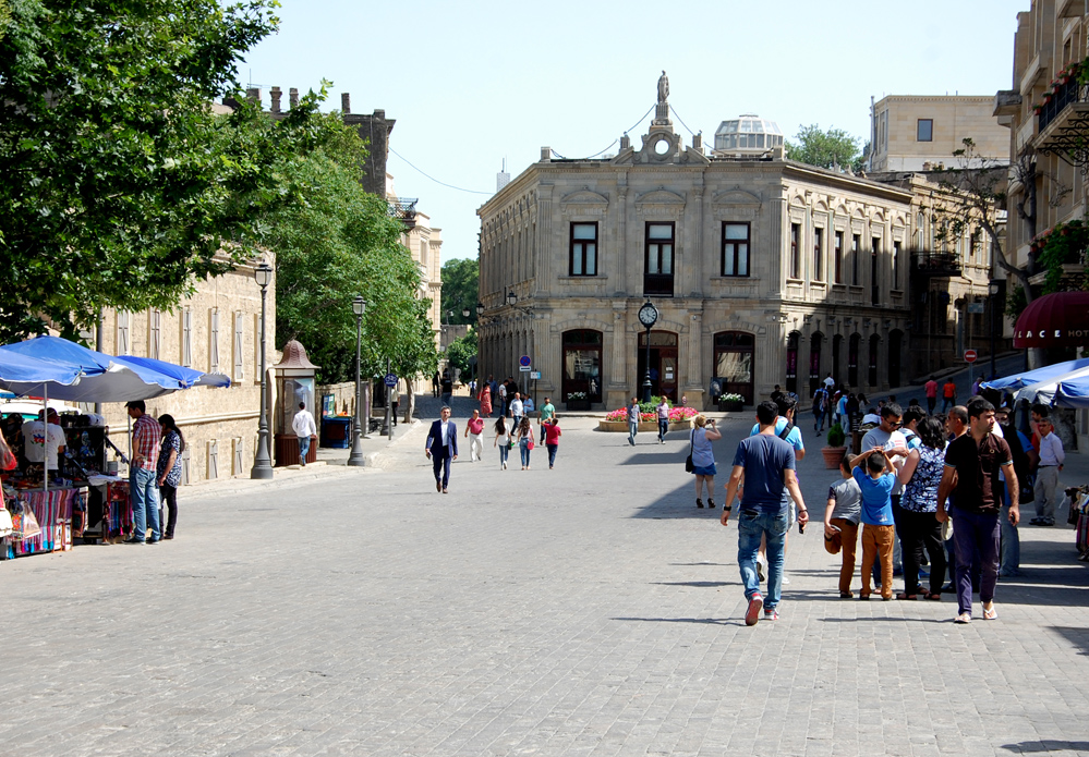 Факел первых Евроигр в Ичеришехер (ФОТО)