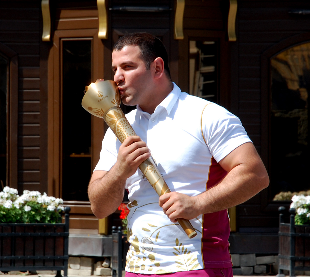 Факел первых Евроигр в Ичеришехер (ФОТО)