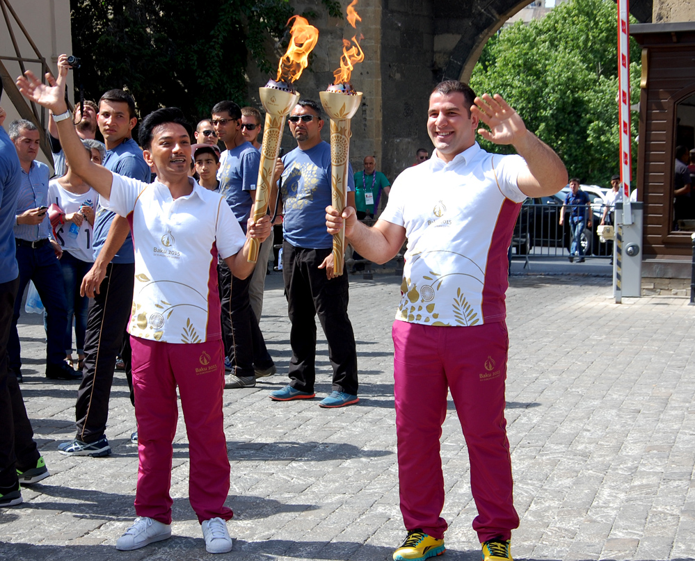 Факел первых Евроигр в Ичеришехер (ФОТО)